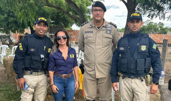 PRF promove palestra educativa para vaqueiros sobre segurança na BR 116 Norte