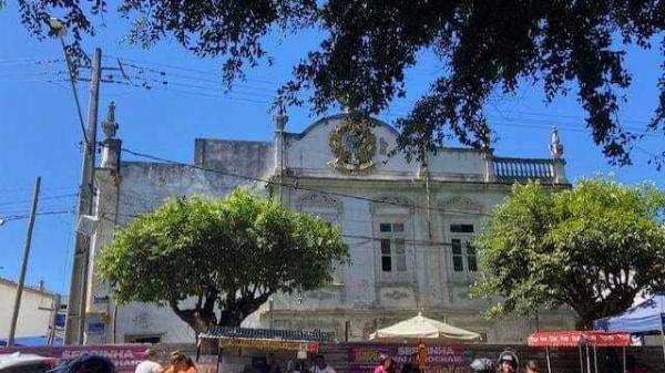 Pedido da população serrinhense ao próximo prefeito: Reforme o prédio da antiga prefeitura!