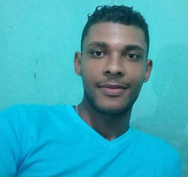 Homem é assassinado ao abrir a porta de casa em Serra Preta