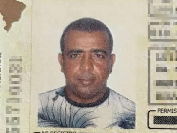 Homem é encontrado morto no quintal de residência em Feira de Santana